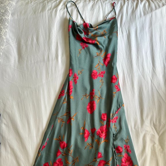 Astr Dresses & Skirts - Floral silky midi dress